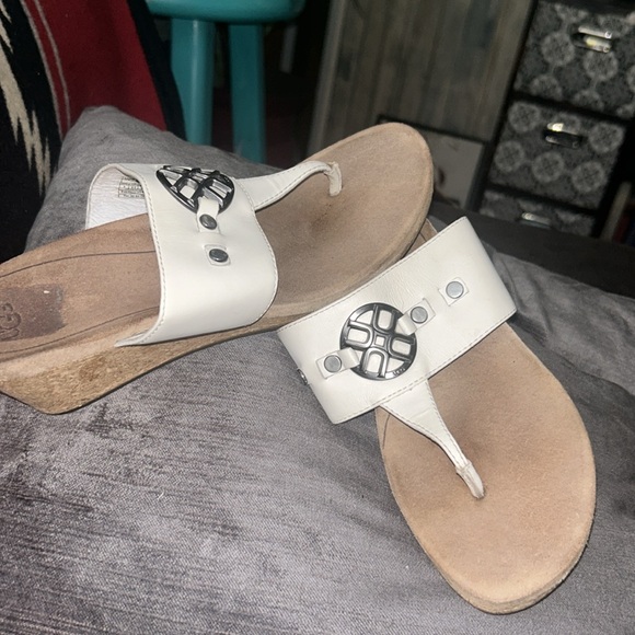 UGG sandals 🩴 - Picture 3 of 5